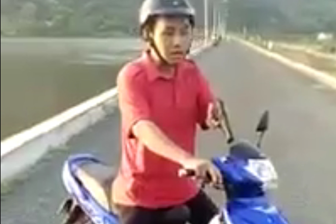 An[-]Giang:[-]Phó[-]phòng[-]nông[-]nghiệp[-]huyện[-]rút[-]súng[-]dọa[-]dân